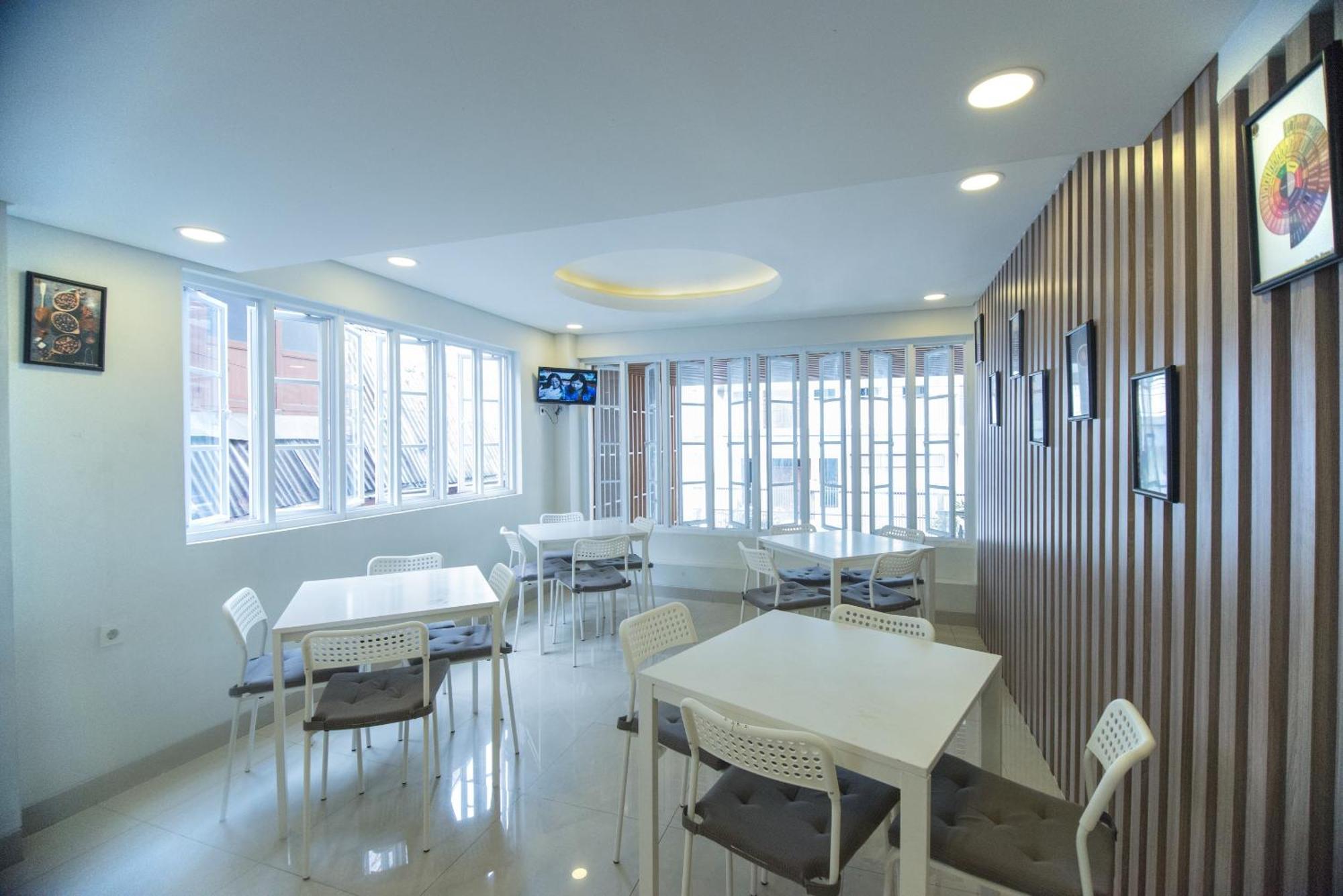 Отель Super Oyo Flagship 101 Apple Platinum Джакарта Экстерьер фото